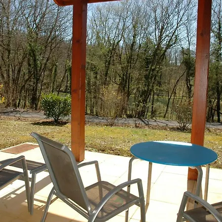 Maison De 2 Avec Vue Sur Le Lac Piscine Partagee Et Jardin Amenage A Auzac Holiday home *