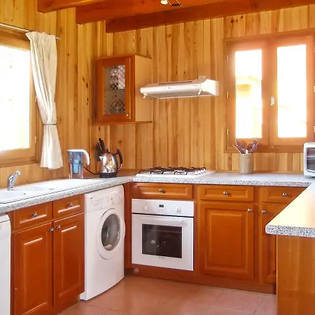 Maison De 2 Avec Vue Sur Le Lac Piscine Partagee Et Jardin Amenage A Auzac Holiday home *