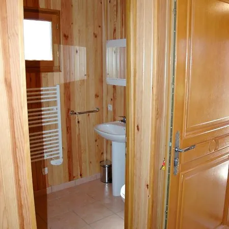 Maison De 2 Avec Vue Sur Le Lac Piscine Partagee Et Jardin Amenage A Auzac Holiday home *